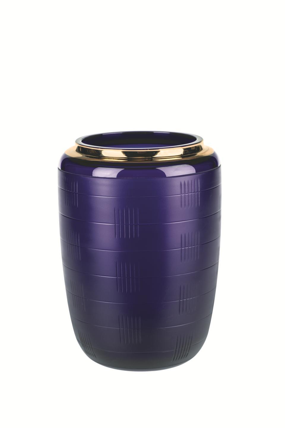 Small Vase w/Gold