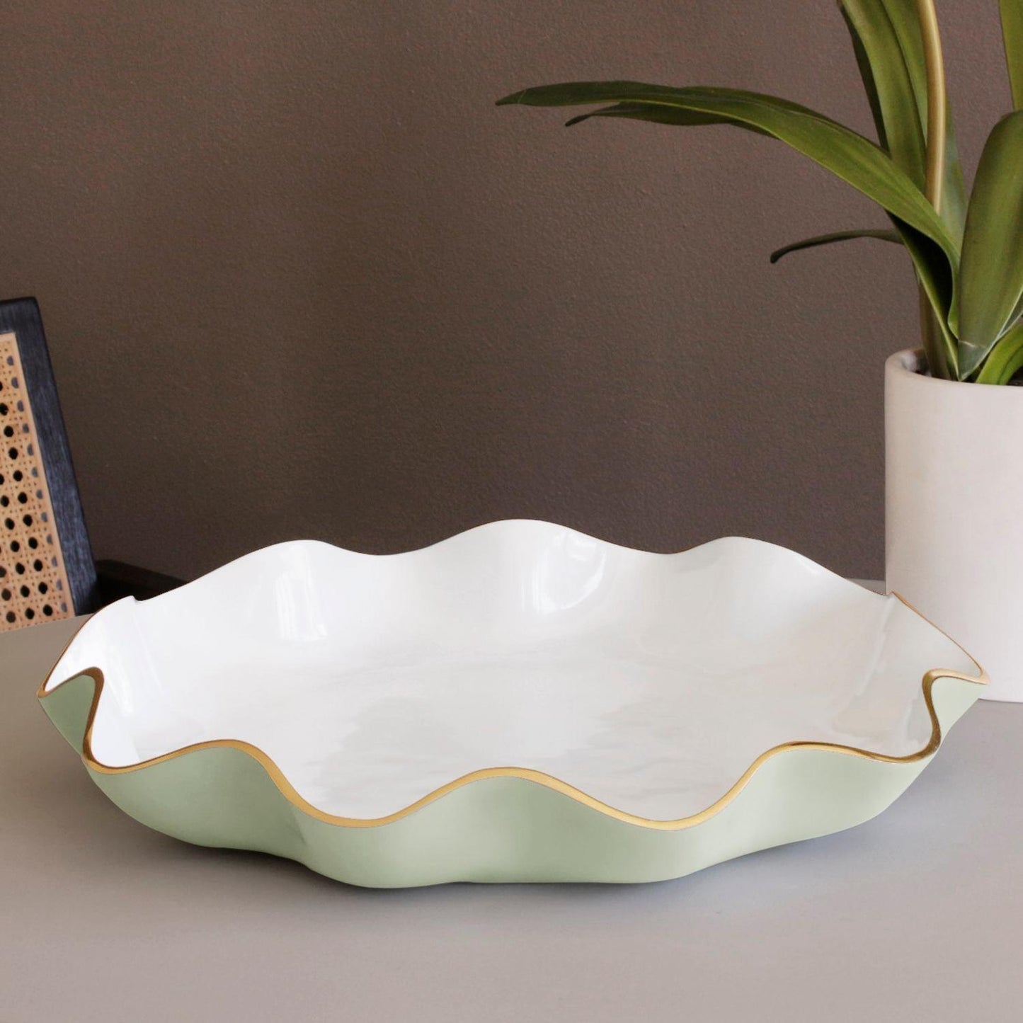 ENCANTO Carola Large Round Platter (Pistachio and White)
