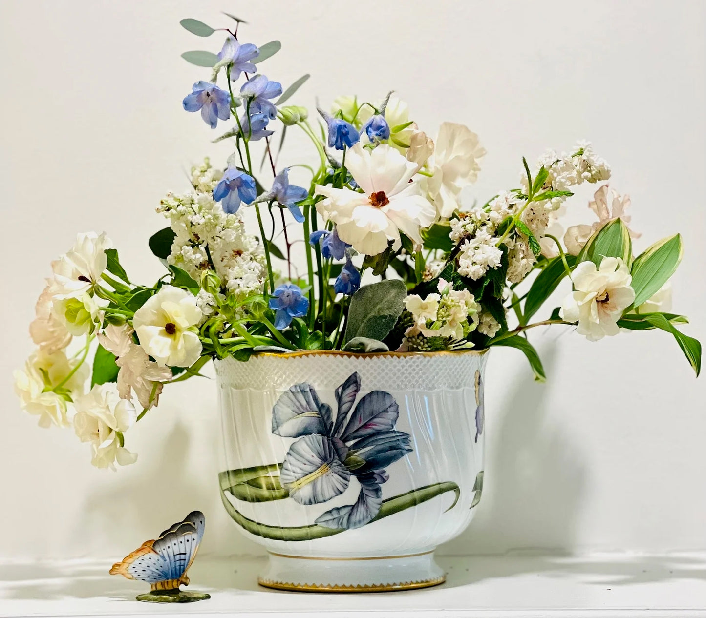 Round Cachepot - Blue Flower w Butterfly