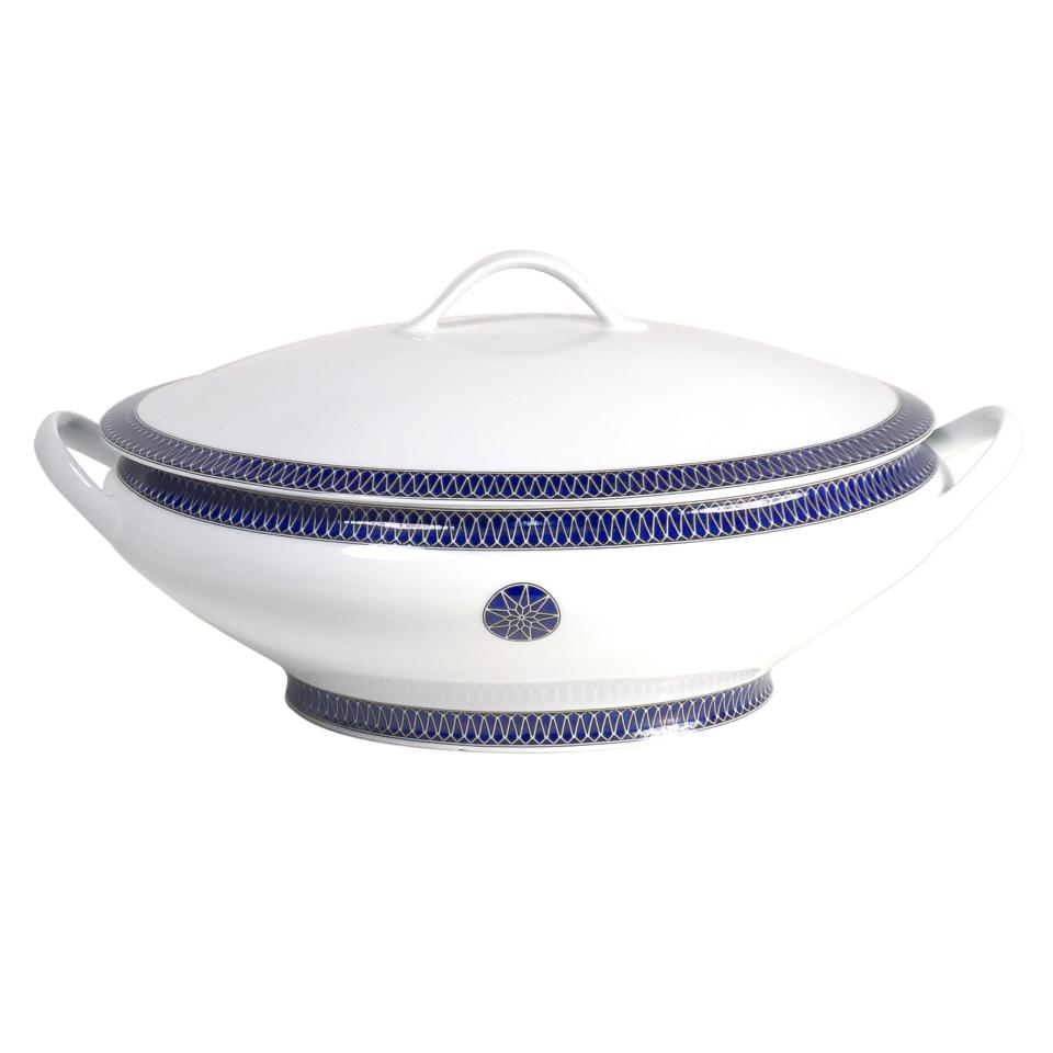 Soup tureen