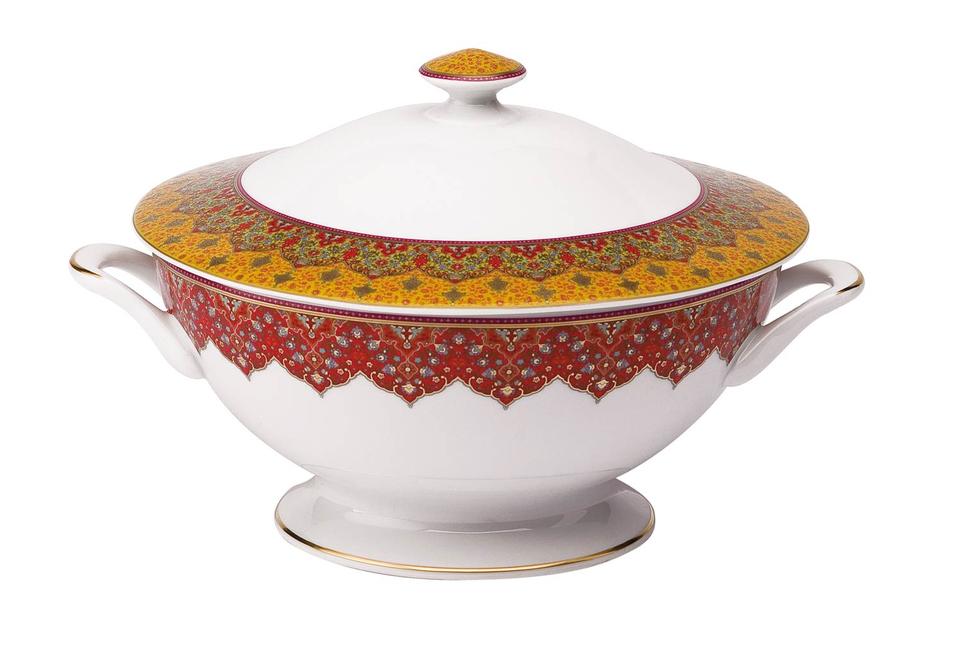 Footed soup tureen