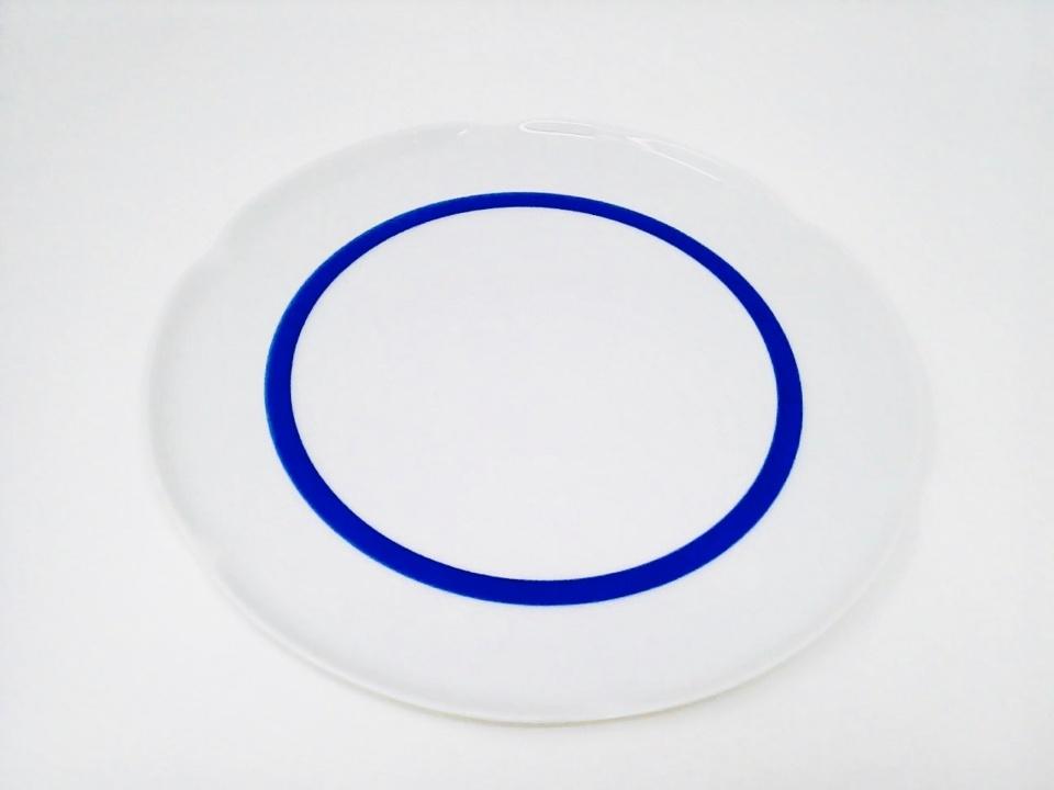 Round cake platter