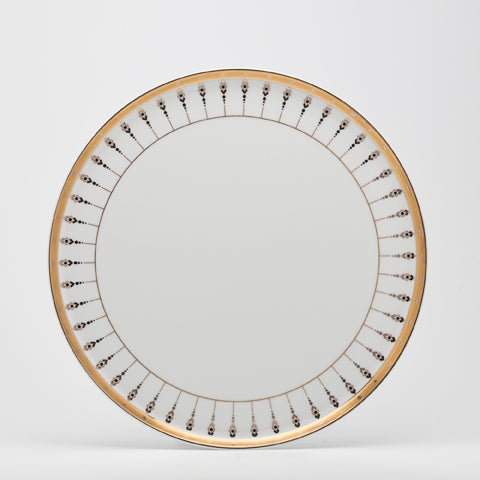 Round cake platter