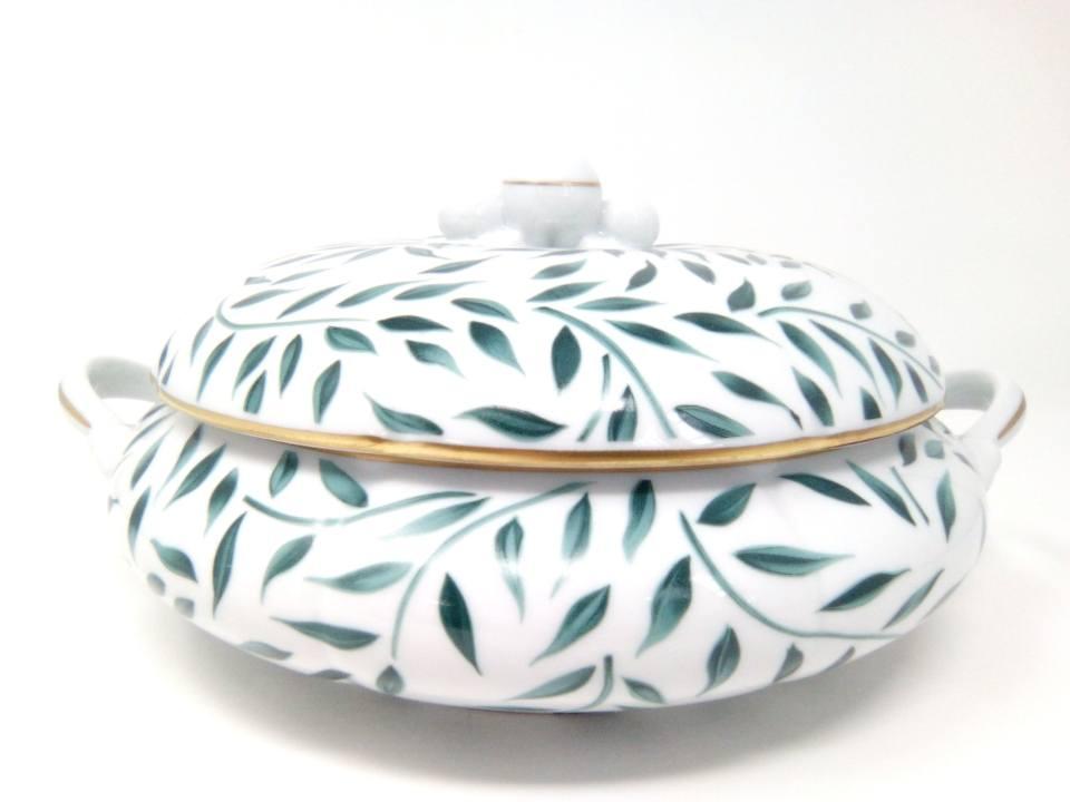 Soup tureen