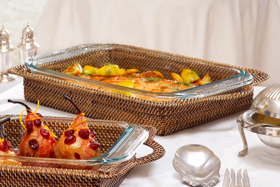 Basket with Glass Bakeware 3QT