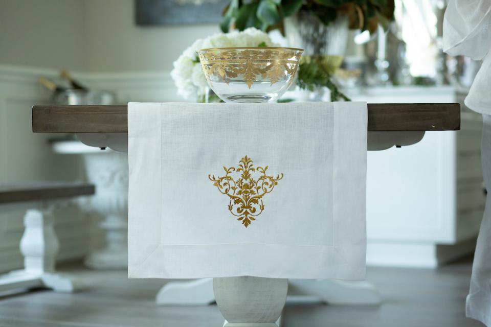 Victorian, White/Gold 22 x 90