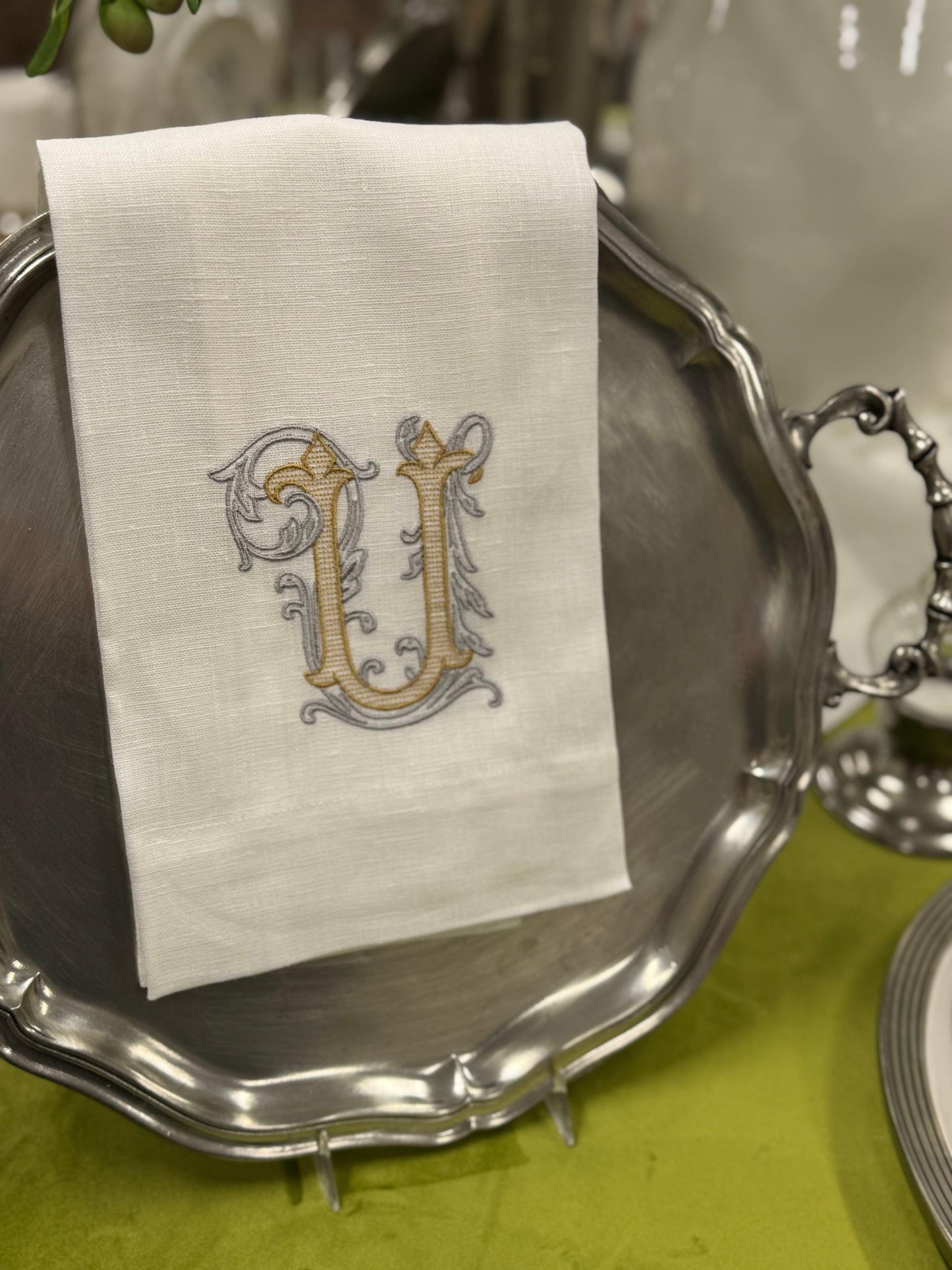 Towel, Vintage Vine Monogram U, White (Gold/Platinum)