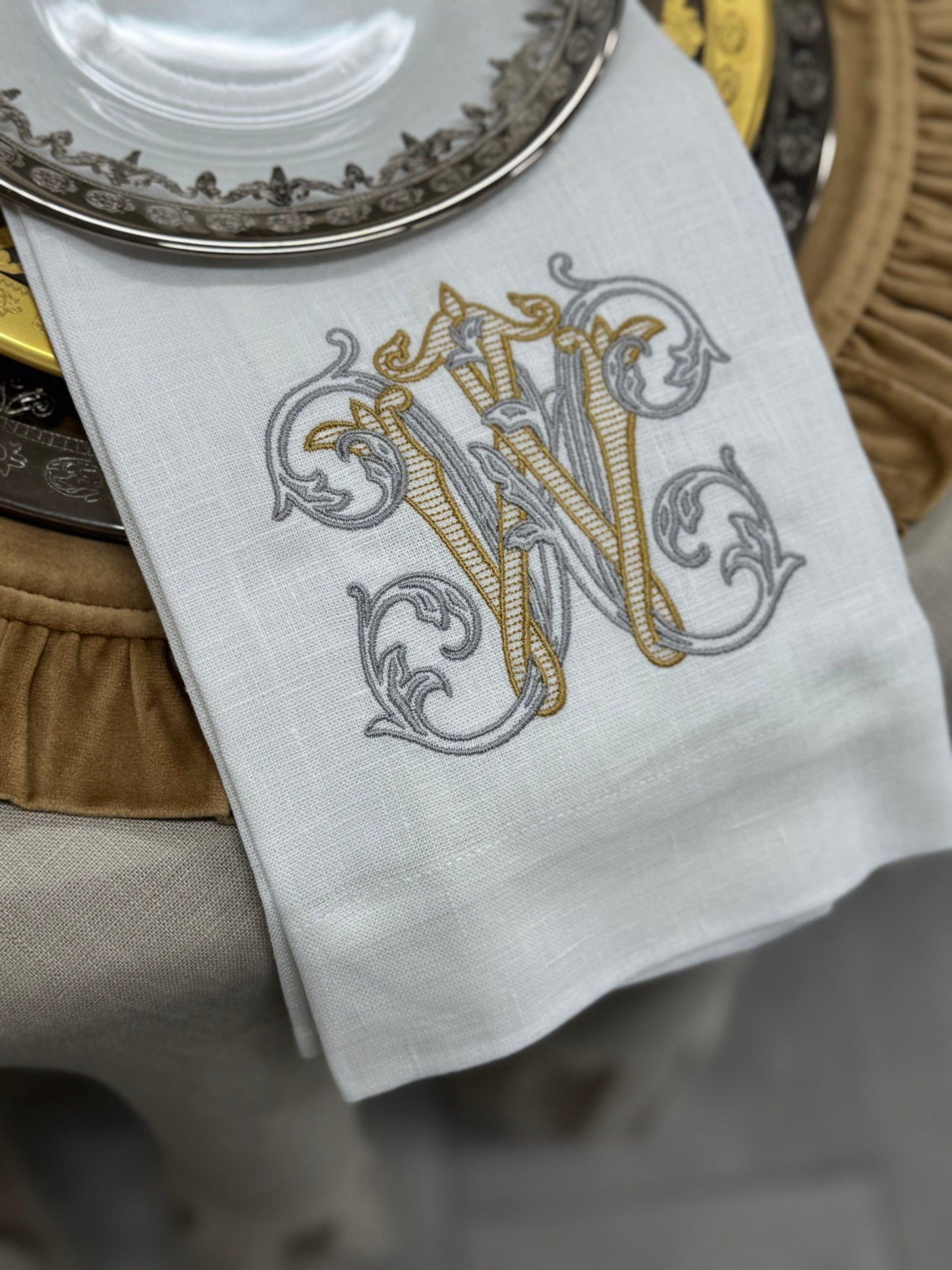 Towel, Vintage Vine Monogram W, White (Gold/Platinum)