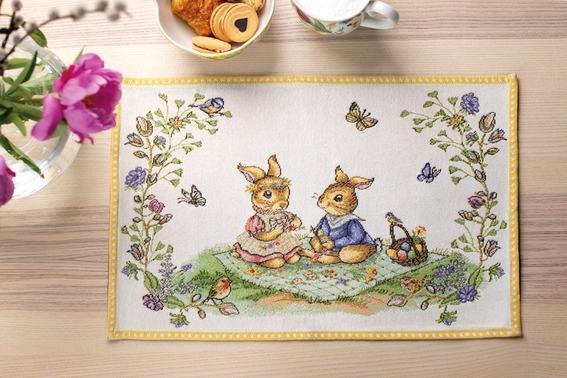 Embroidered Placemat : Picnic
