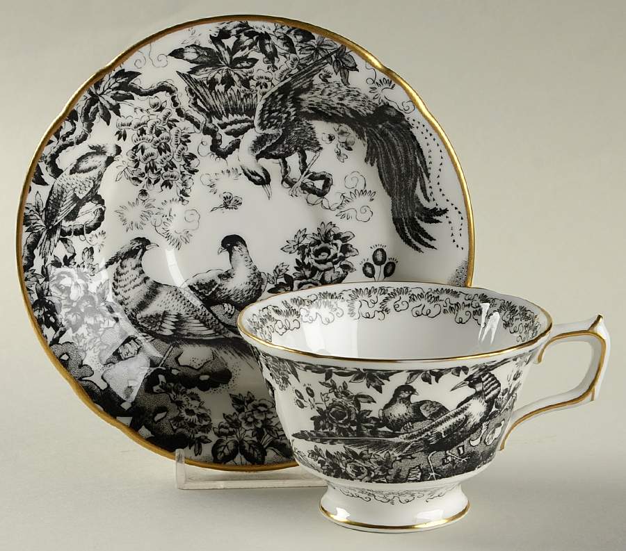 Black Aves Gold Tea Saucer