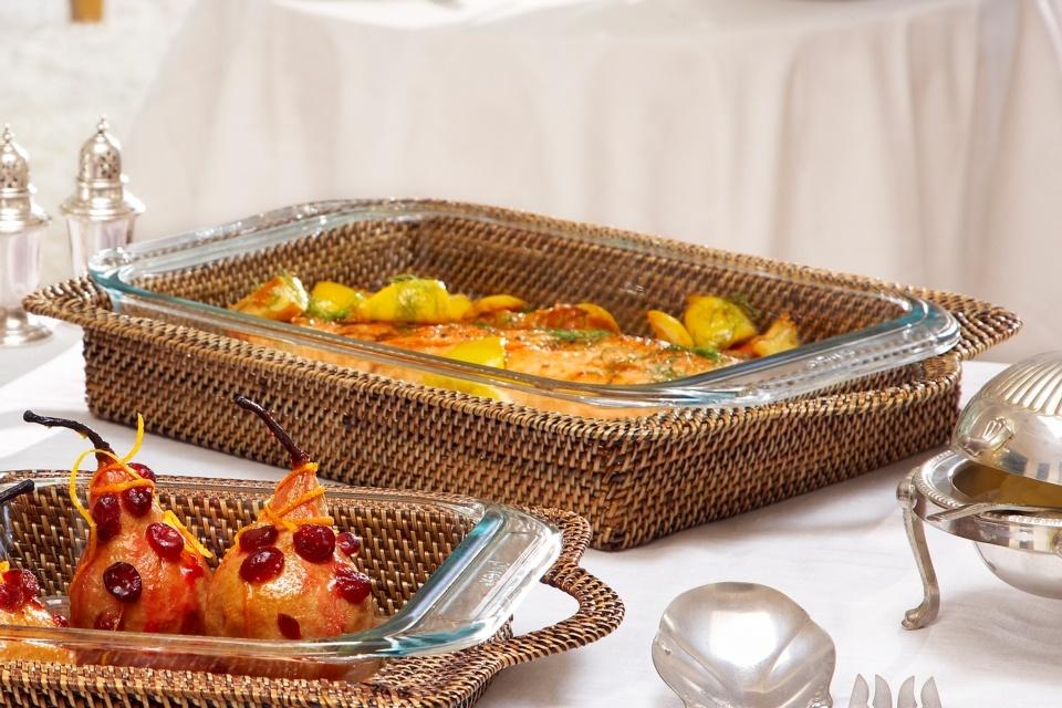 Basket with Glass Bakeware 2QT