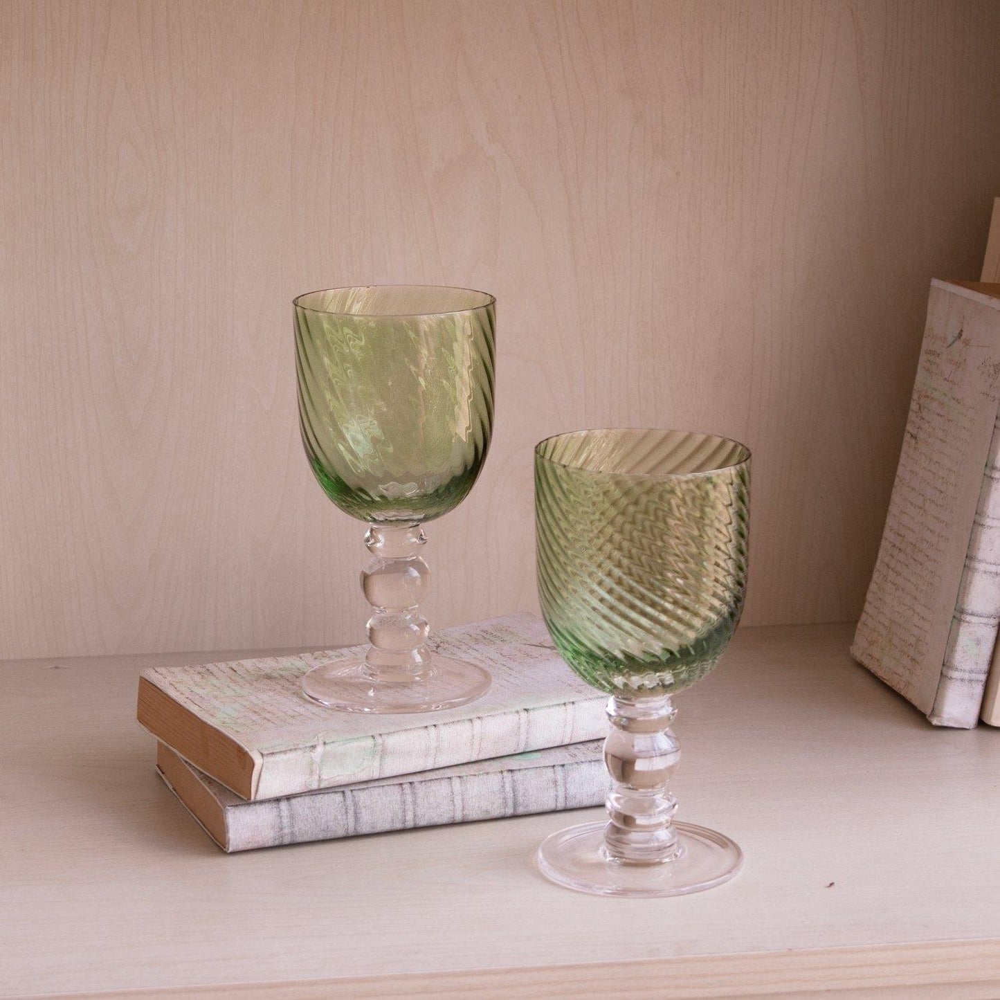 GLASS French Swirl Wine Set of 4 (Green)