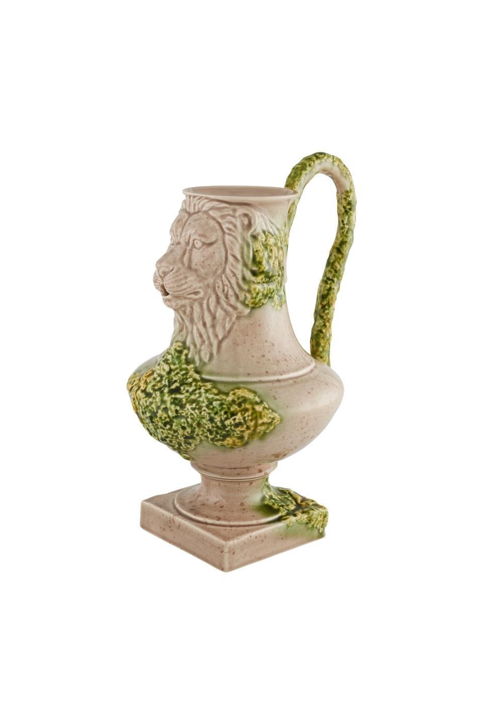 Pitcher Lion