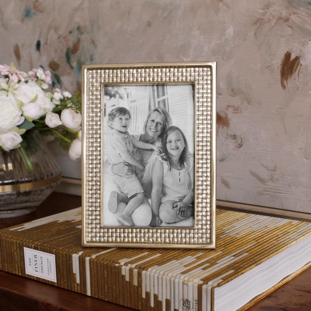 Sierra Modern Tiffany 4 x 6 Frame (Gold)
