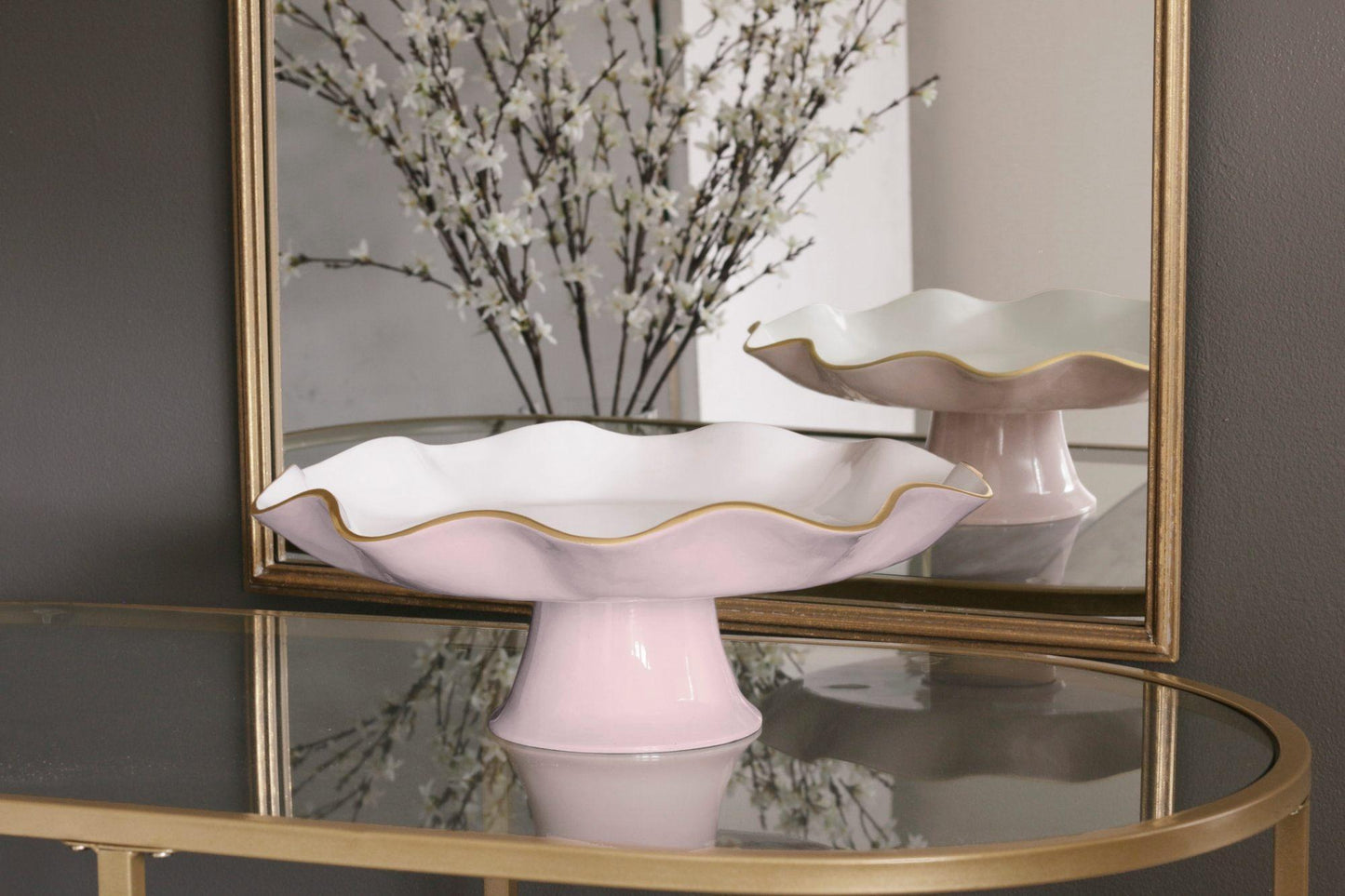 ENCANTO Carola Pedestal Cake Plate (Camellia and White)