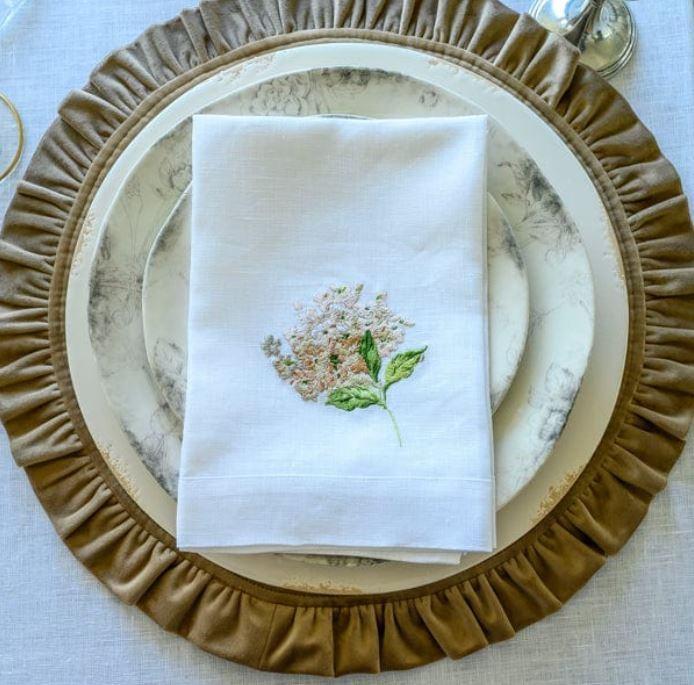 Hydrangea Tri_Fold Napkin, White (Champagne)
