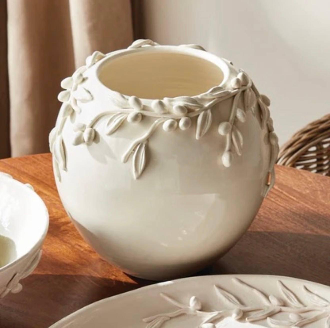 Olivelle Vase