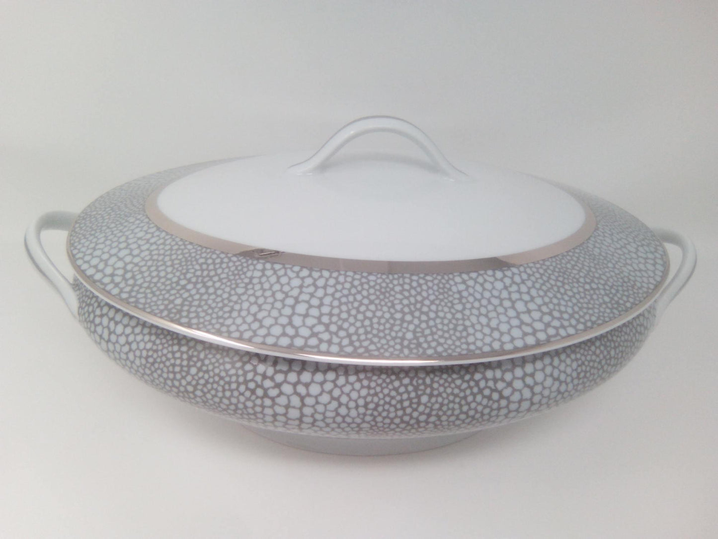 Soup tureen