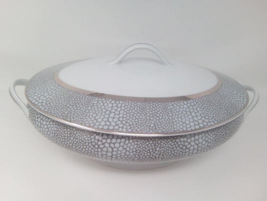 Soup tureen