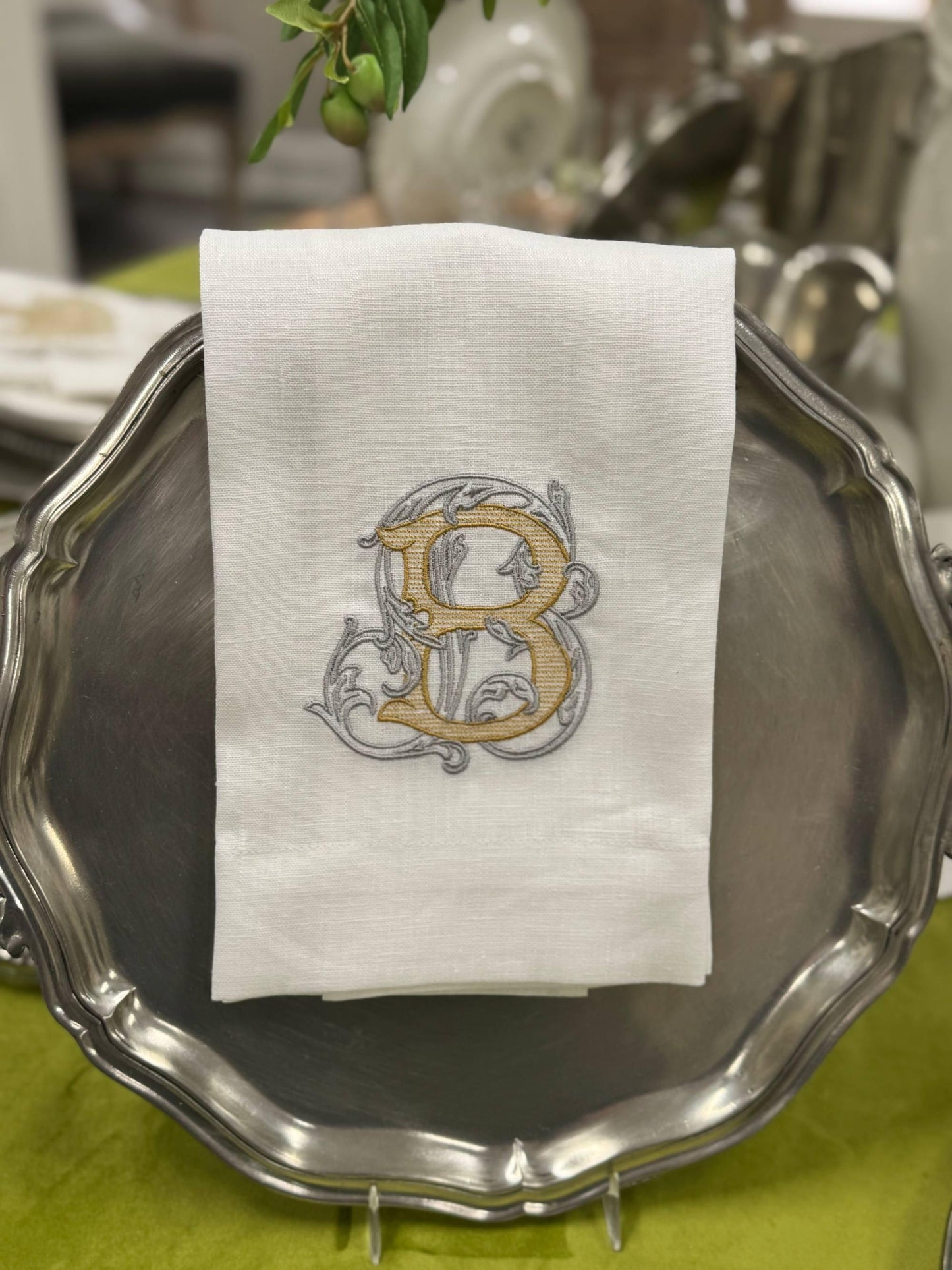 Towel, Vintage Vine Monogram B, White (Gold/Platinum)
