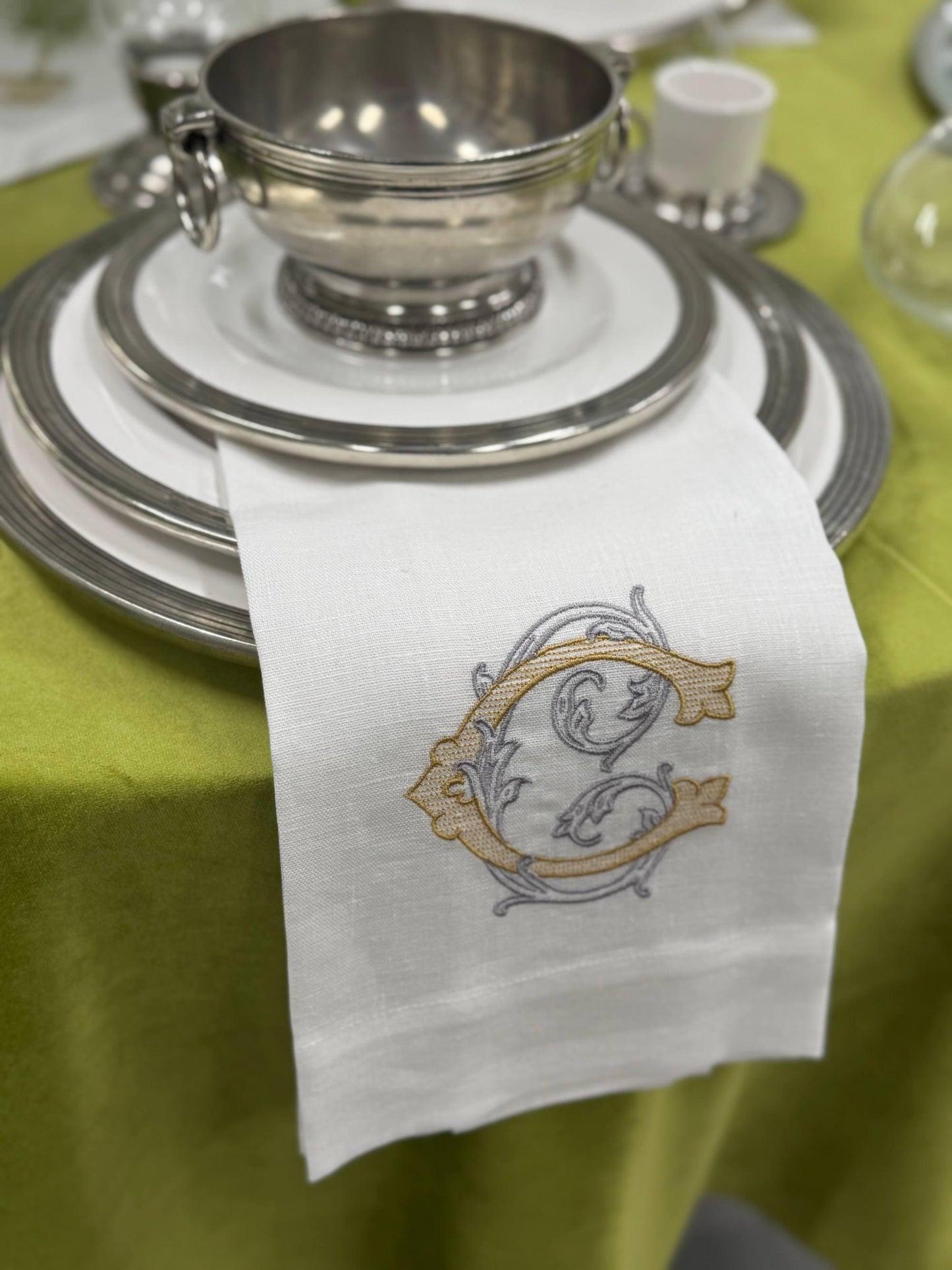 Towel, Vintage Vine Monogram C, White (Gold/Platinum)