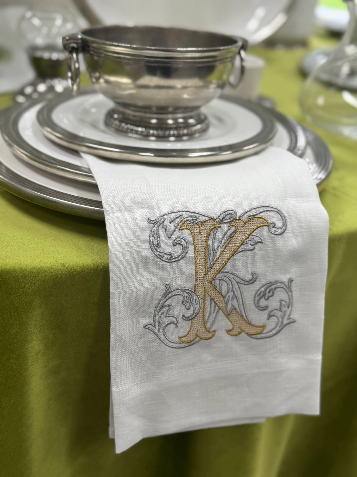 Towel, Vintage Vine Monogram K, White (Gold/Platinum)
