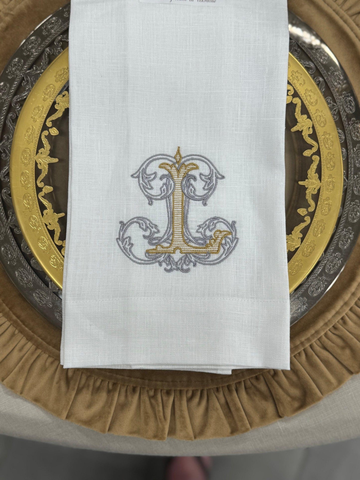 Towel, Vintage Vine Monogram L, White (Gold/Platinum)