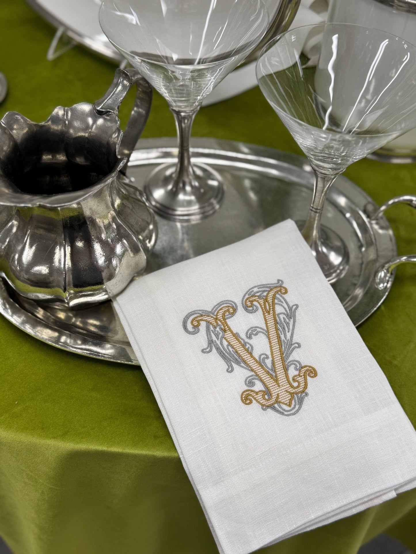 Towel, Vintage Vine Monogram V, White (Gold/Platinum)