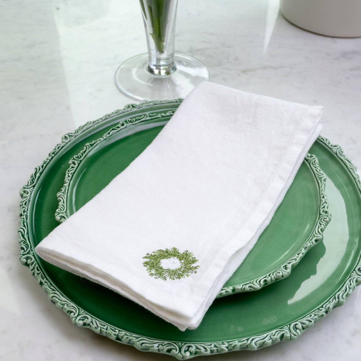 Mini Wreath Washed Linen, White (White Berries) Set of 4