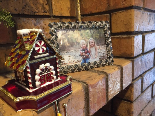 Gingerbread Box Stocking Holder
