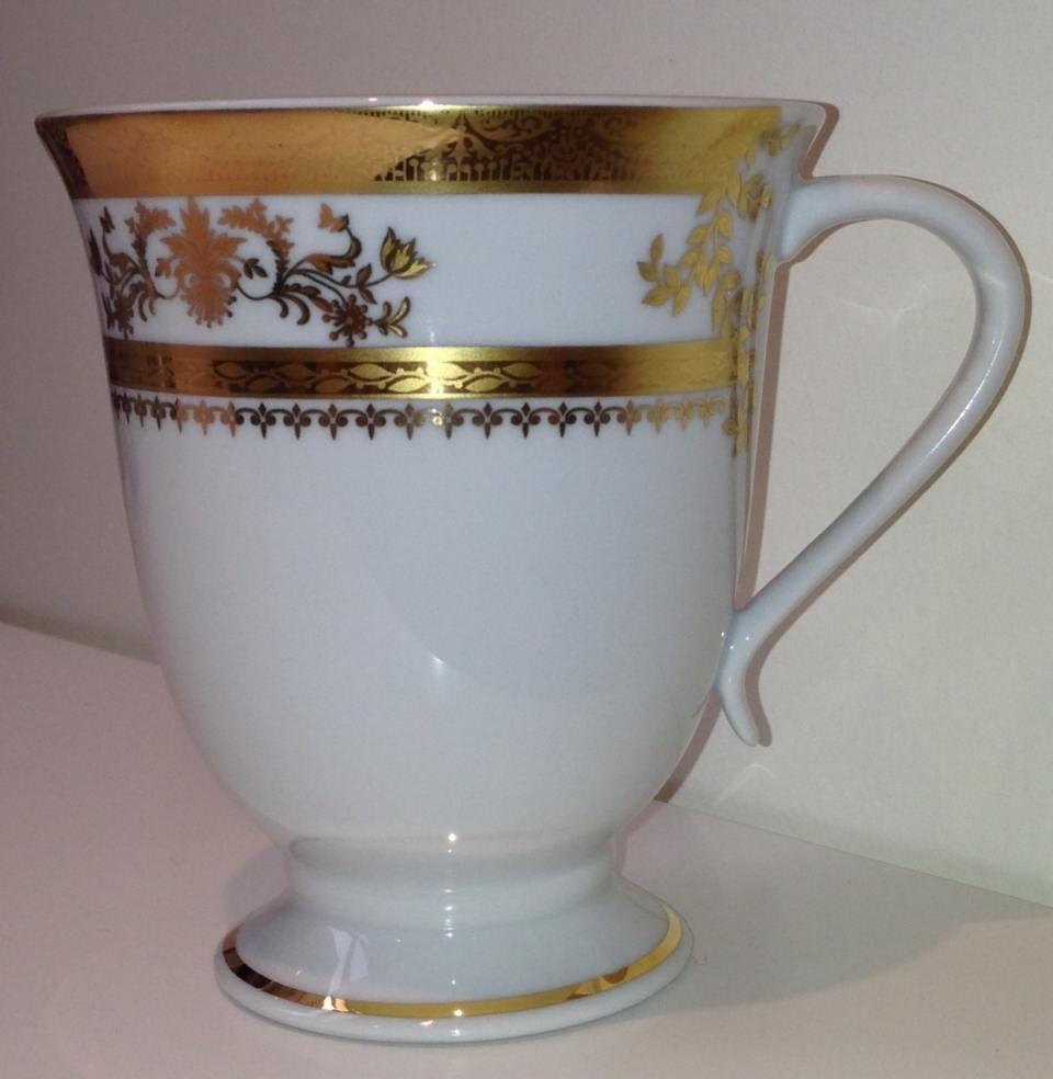 Footed mug